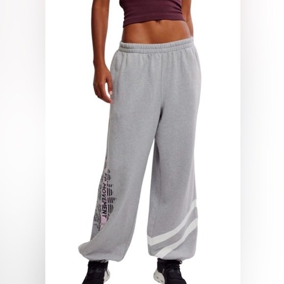 Free People FP Movement All Star Oversize Graphic Joggers. NWT.
Heather gray - Picture 4 of 9